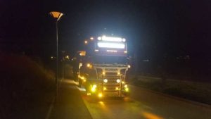 Remorquage d’un Actros à Lille (59) 2