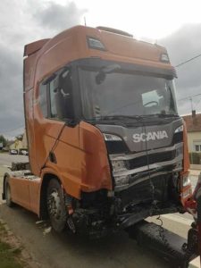 Remorquage d’un camion Scania de Auxerre (89) à Avranches (50) 2